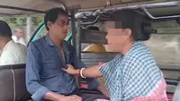 'سر، اسے مت چھوڑیں'! مرشد آباد میں بیٹی کے ایو ٹیزر کا کالر پکڑ کر ماں نے آٹو میں بٹھایا