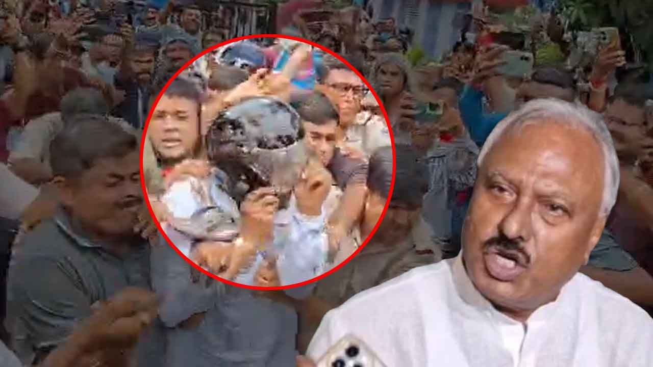 ہیلمٹ پہننے کے باوجود انڈوں سے نہ بچ سکے نرمل، تھانے کے سامنے مکے،تھپڑ،لاتیں!