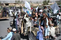 طالبان حکومت کے پانچ سال، افغانستان میں جشن، پابندیوں پر تنقید