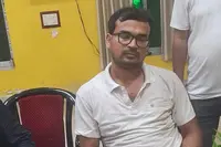 پرو موٹر سے ایک لاکھ کا رشوت! کانسٹیبل رنگے ہاتھوں گرفتار