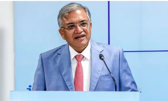 الیکشن کمیشن نے چیف الیکشن کمشنر کے سرکاری دوروں اور اخراجات کی تفصیلات دینے سے انکار کردیا، ’ذاتی معلومات‘ قرار