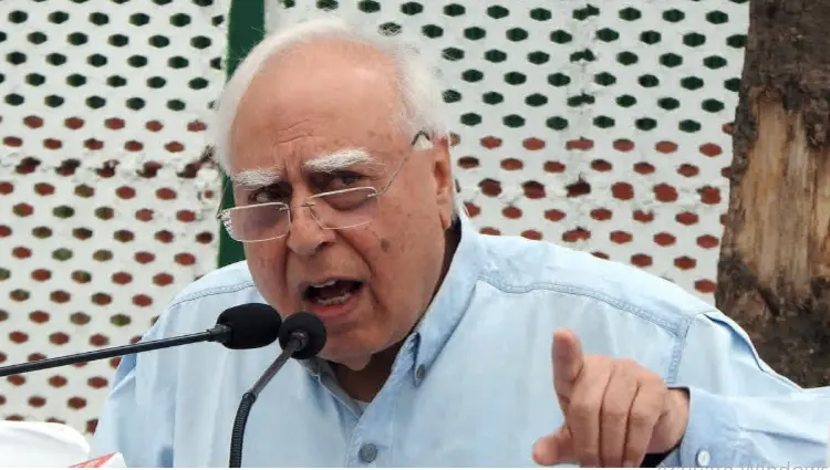 وندے ماترم تنازعہ: کپل سبل کا امت شاہ سے سوال، ’کیا مودی نے وزیراعلیٰ اور واجپائی نے وزیراعظم رہتے مکمل گیت گایا تھا؟‘