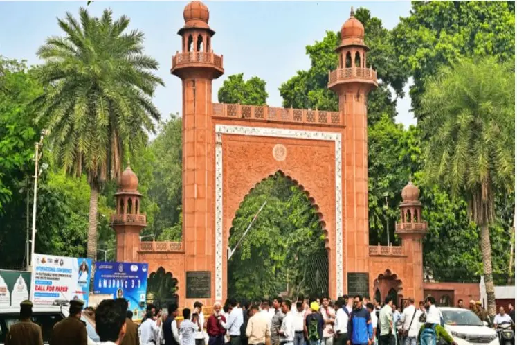 علی گڑھ مسلم یونیورسٹ زمین معاملہ : ڈی ایم نے جوں کی توں صورتِ حال برقرار رکھنے کا حکم دیا