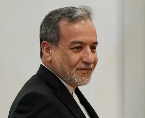 صدر پزشکیان کے ’نہ جنگ نہ امن‘ کے بیان کے بعد ایرانی وزیرِ خارجہ کے علاقائی ممالک سے رابطے