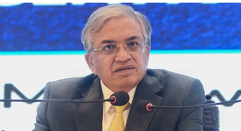 اتر پردیش میں قبل از وقت اسمبلی انتخابات کے آثار، چیف الیکشن کمشنر گیانیش کمار لکھنؤ پہنچے