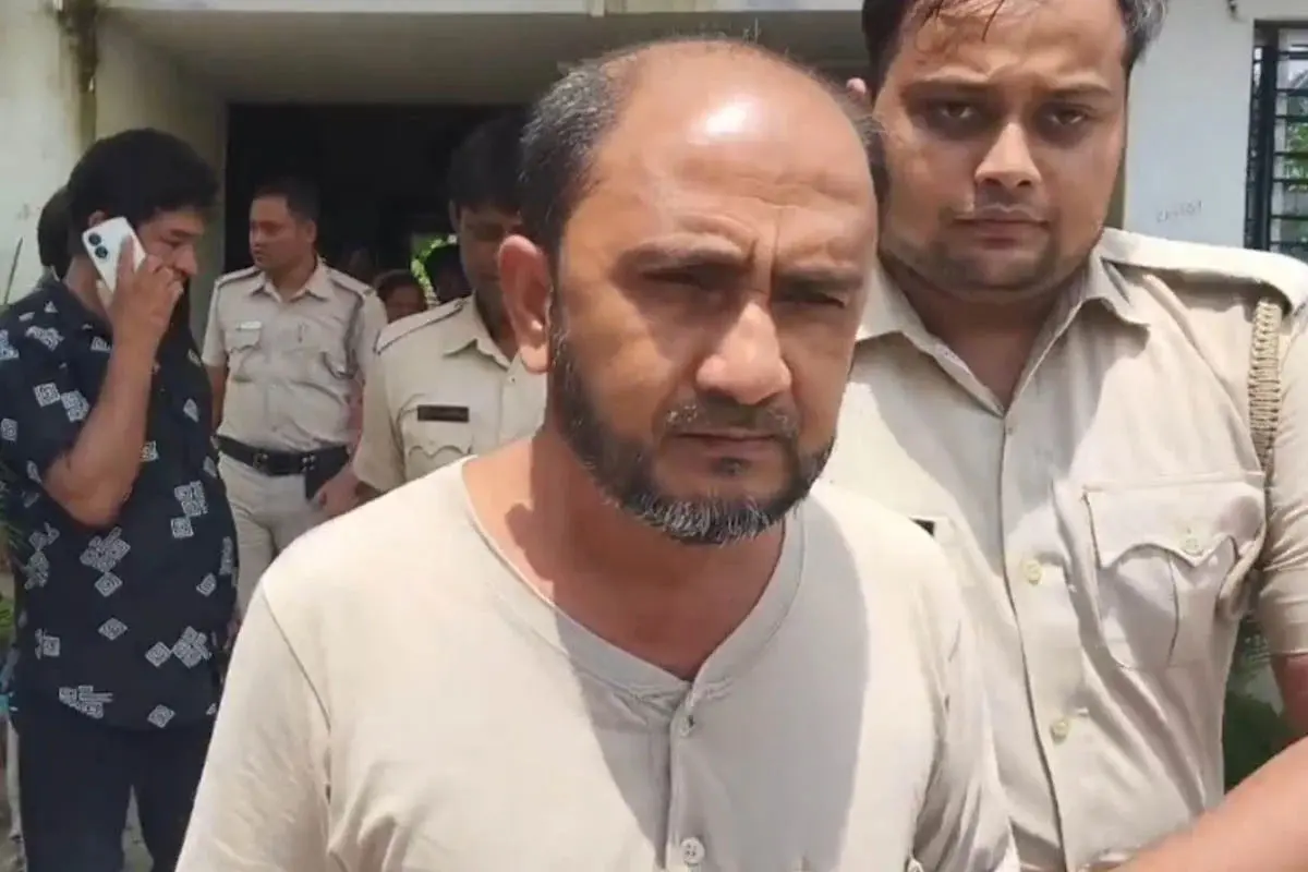 کلپِی میں ترنمول لیڈر کے گھر سے بم اور بندوق کا پہاڑ بر آمد
