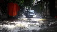 صبح سے کولکاتا میں لگاتار بارش! بدھ کو جنوب کے 3 اضلاع میں بھاری بارش کی وارننگ جاری