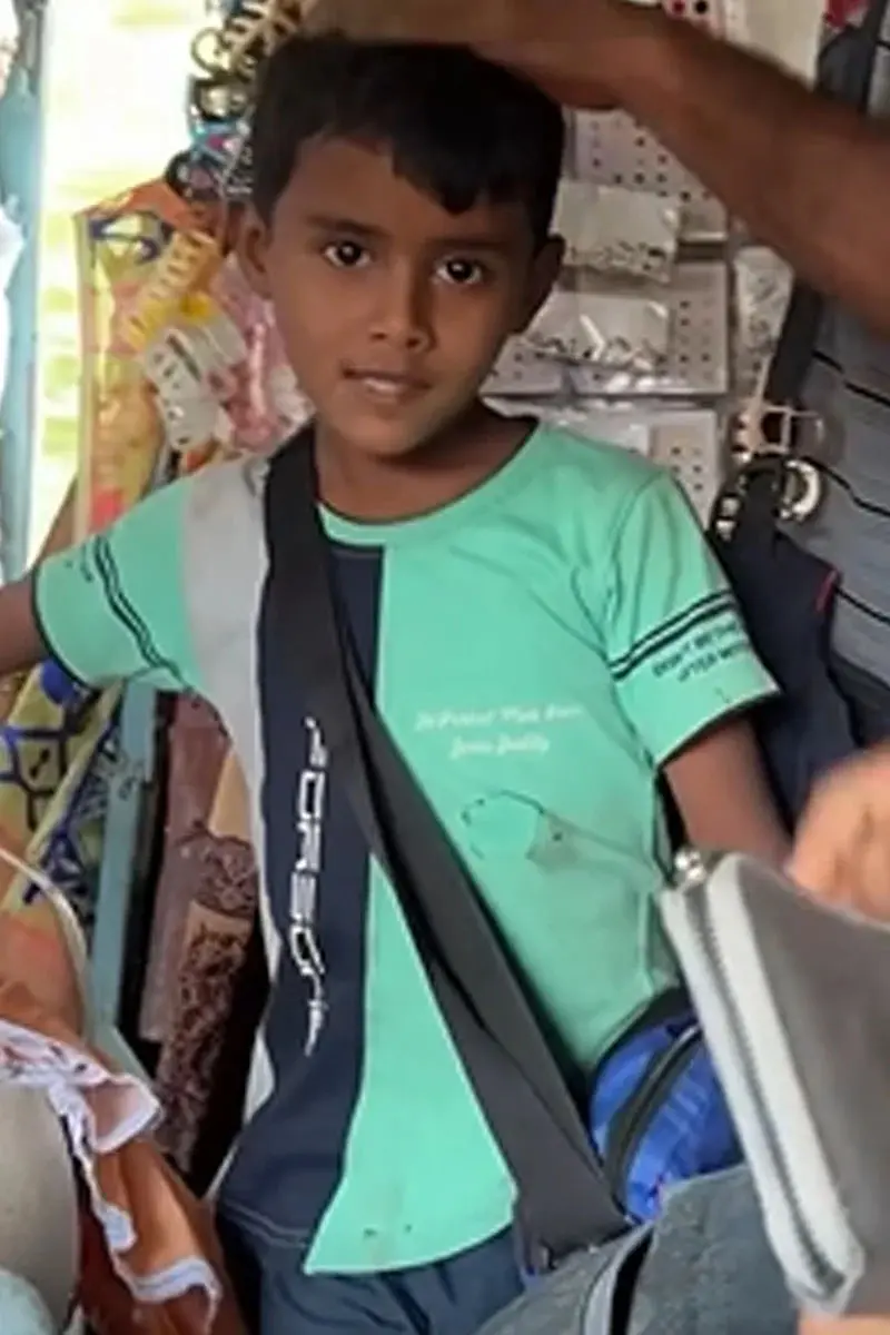 ماں اور بہن کے لیے 8 سال کی عمر میں ٹرین کا ہاکر بن گیا شبھنکر