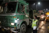 ہوڑہ اور کولکتہ میں 'نو انٹری' کے دوران غیر قانونی ٹرکوں کی آمد کا کروڑوں کا گھوٹالہ: اے سی بی کے ہاتھوں سنڈیکیٹ کا اہم سرغنہ سنجیب گرفتار