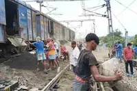 بارش میں پٹریاں کٹ گئیں، ریل خدمات متاثر