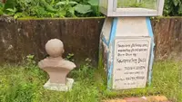 باروئی پور کے 11 نمبر وارڈ میں ہنگامہ، ودیاساگر کے مجسمے کو جھاڑیوں میں پھینک دیا گیا