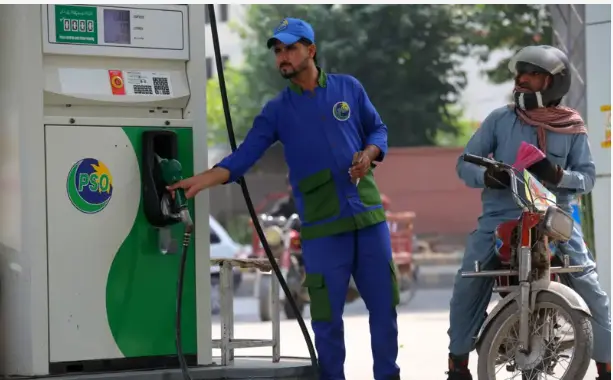 پاکستان میں پانچ روز میں پٹرول 21.88 اور ڈیزل 14.62 روپے فی لیٹر مہنگا ہو گیا