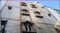 دہلی کے گاندھی نگر میں 4 منزلہ عمارت جھکی، نوٹس جاری، احتیاطاً عمارت خالی کرائی گئی