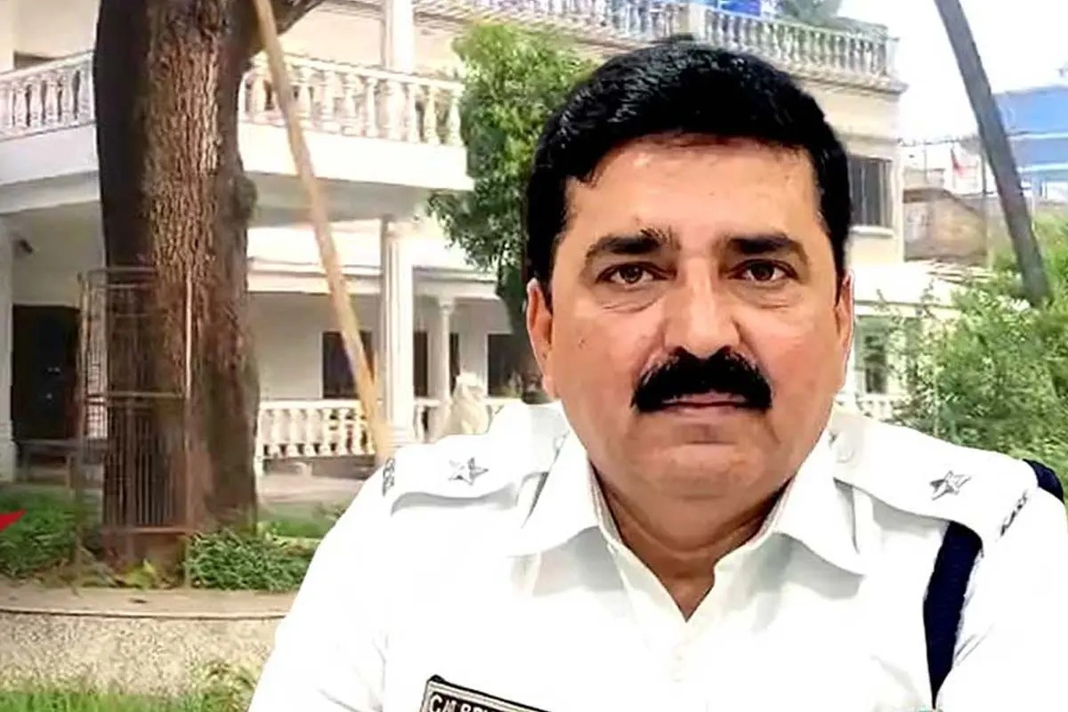 وردی کا فائدہ اٹھا کر 3 کروڑ روپے وصول کرنے کا الزام! سابق پولیس افسر شانتنو کے خلاف گڑیا ہاٹ میں نیا مقدمہ