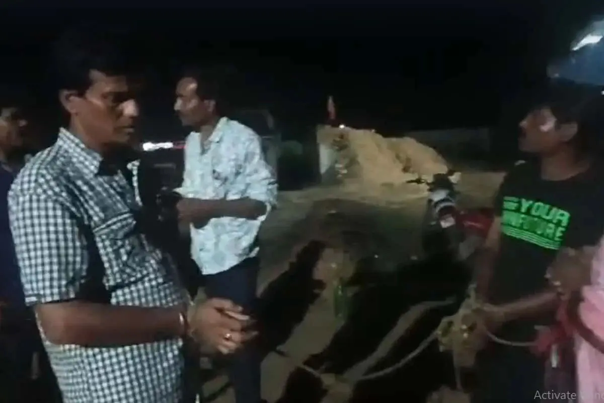 ریت کے کاروباری سے بھتہ وصولی کا الزام، بردوان میں بی جے پی رہنما کو باندھ کر گاو¿ں والوں کا احتجاج