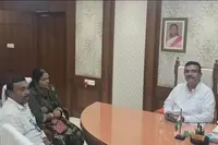 نندی گرام کے الیکشن میں بڑا ڈرامہ! شوبھیندو سے ملاقات کے لیے نبانّا پہنچیں ممتا کی امیدوار سنچیتا
