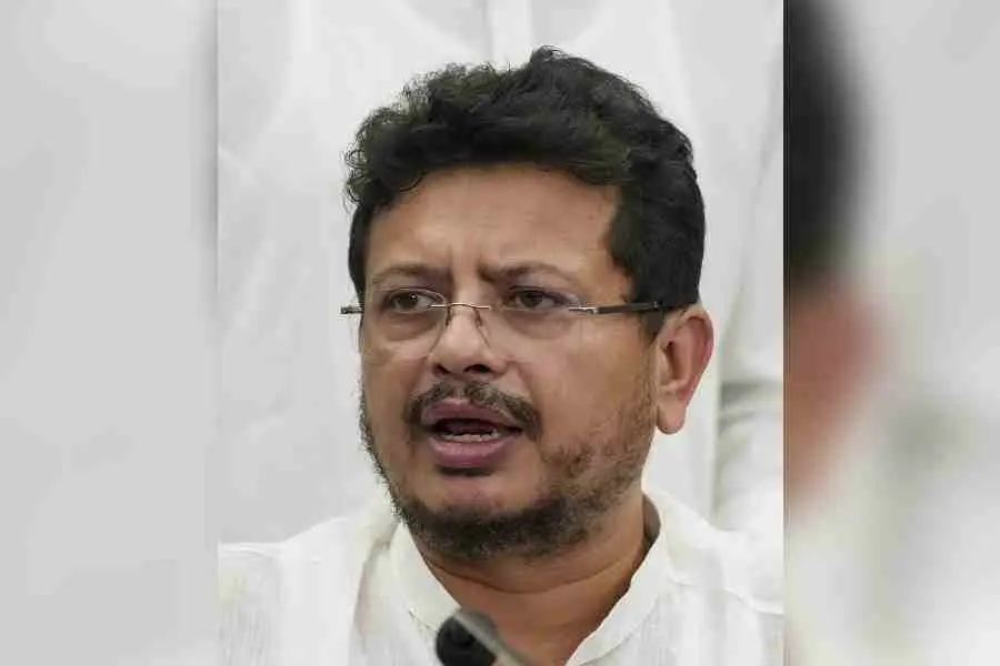 آئی ایس ایف نے ’لفافہ‘ انتخابی نشان ریتبرت کی قیادت والی ڈیموکریٹک ٹی ایم سی کے ہاتھوں کھو دیا،