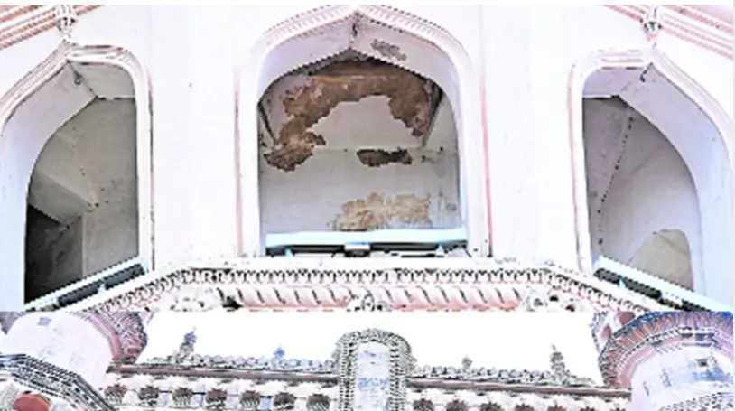 چارمینار سے پلستر کا حصہ گر گیا، تاریخی عمارت کی دیکھ بھال پر سوالات اٹھنے لگے