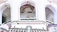 چارمینار سے پلستر کا حصہ گر گیا، تاریخی عمارت کی دیکھ بھال پر سوالات اٹھنے لگے
