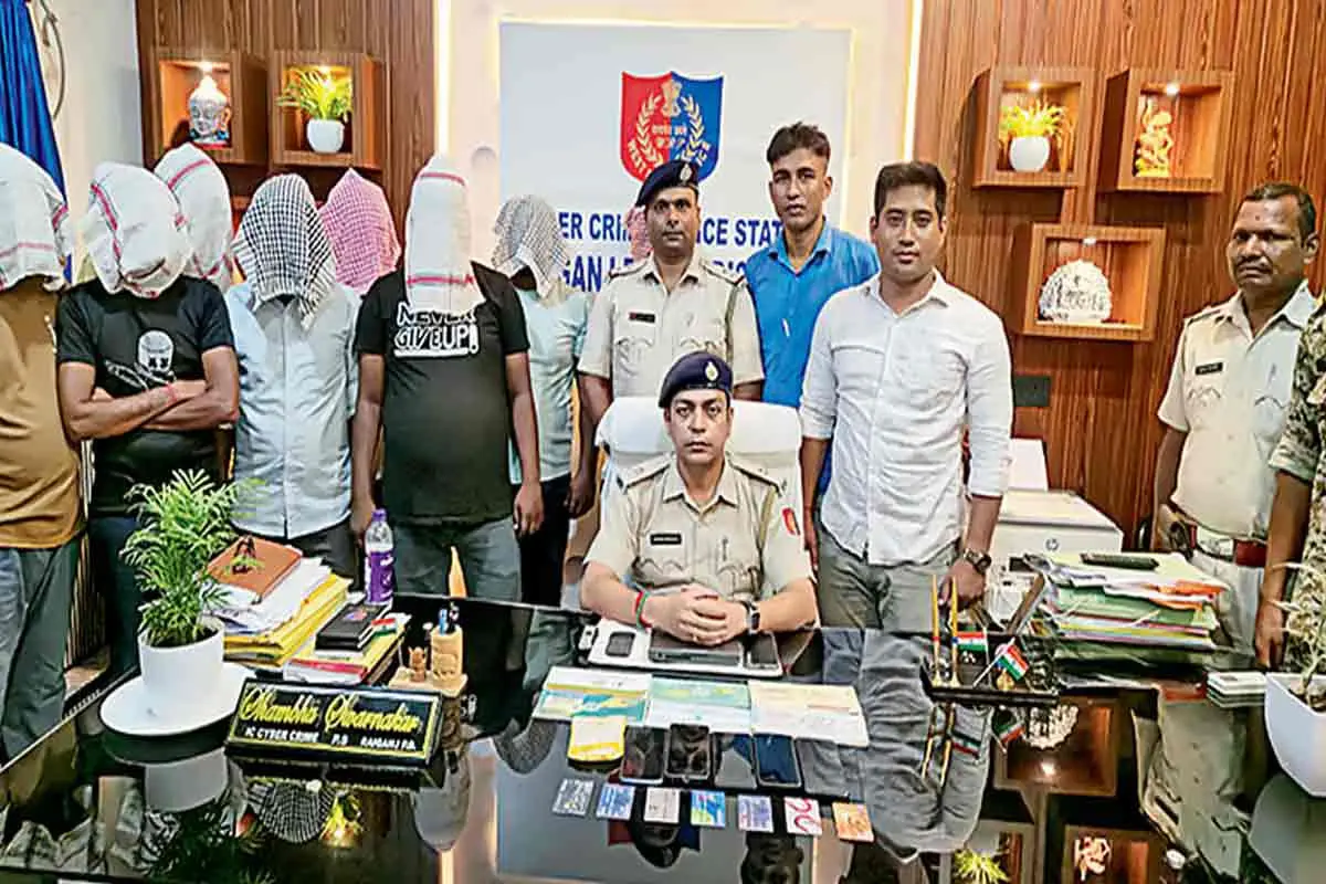 اسکول میں بیٹھ کر ہی ’جام تاراگینگ‘ کا آپریشن، رائے گنج میں 8 گرفتار