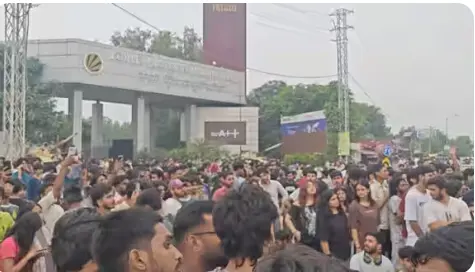 لولی پروفیشنل یونیورسٹی: عصمت دری کے بعد طالبہ کی خودکشی کی افواہ پر طلبہ مشتعل، توڑ پھوڑ اور آتش زنی