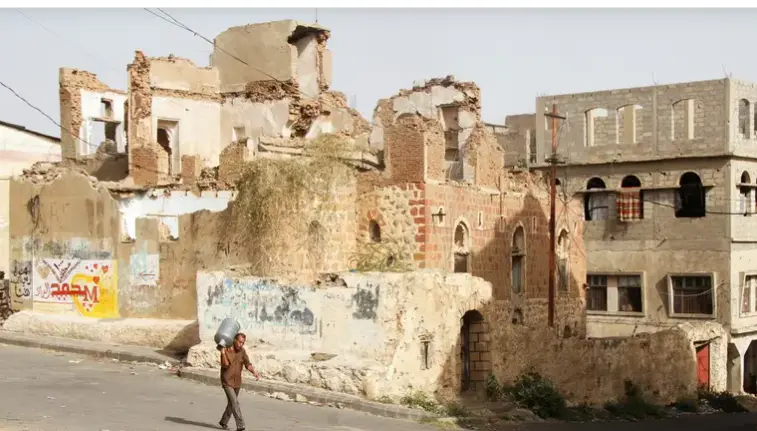 یمن: مسلح افواج نے تعز کے مشرق میں حوثیوں کے ٹھکانوں اور گوداموں کو نشانہ بنایا