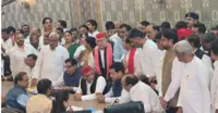 راجیہ سبھا کے میدان میں ایس پی کا بڑا داؤ، رام گوپال کے ساتھ دھن راج ناتھوانی نے کیا نامزدگی داخل