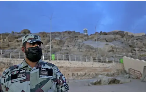 سوشل میڈیا پر دعوے غلط ہیں، مکہ میں ایک شخص کو لوگوں میں خوف پھیلانے پر گرفتار کیا گیا: سعودی حکام