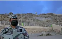 سوشل میڈیا پر دعوے غلط ہیں، مکہ میں ایک شخص کو لوگوں میں خوف پھیلانے پر گرفتار کیا گیا: سعودی حکام