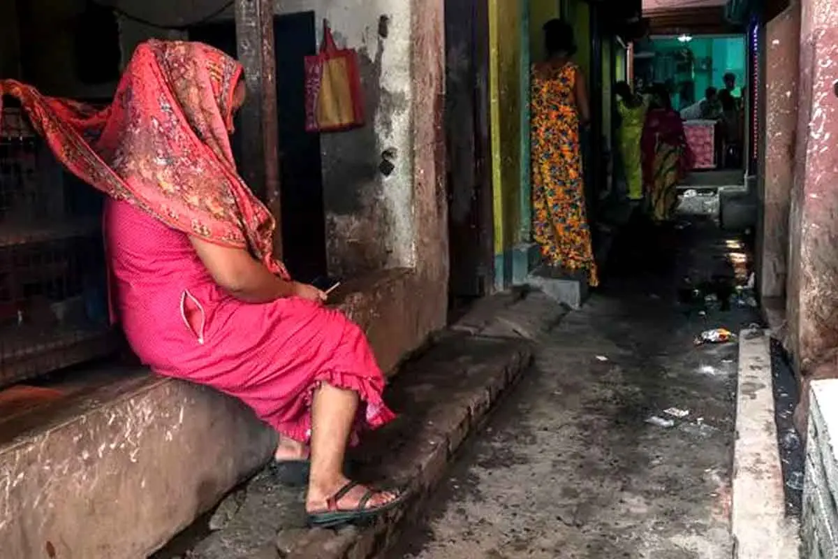 سوناگاجھی میں پوجا کے موقع پر نصف رہ گئے گاہک، جنسی کارکنان فکرمند!