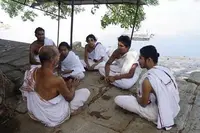 بنگال میں گنگا کے کنارے سنگھ کے سنسکرت پاٹھ شالا کی تیاریاں