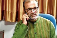 صبح سویرے وکاش رنجن کے گھر کے سامنے شرپسندوں کا ہنگامہ، اندھا دھند اینٹیں برسائیں! وکیل نے بندوق کے لائسنس کا مطالبہ کیا