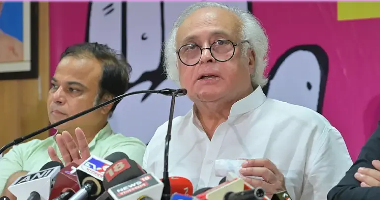 ’غنڈوں کی خوشامد کرنے سے کبھی فائدہ نہیں ہوتا‘، گرین کارڈ سے متعلق امریکی فیصلہ پر کانگریس کا تلخ تبصرہ