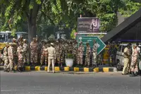 کیا حکومت خوف زدہ ہے؟ بڑے پیمانے پر حراستیں، ٹرینیں اور میٹرو سروس روکنے کے اقدامات
