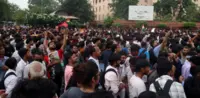 دہلی کے جنتر منتر پر کاکروچ جنتا پارٹی کا احتجاج، بانی ابھجیت دیپکے بولے، ناانصافی برداشت کریں یا اسے بدلنے کی ذمہ داری اٹھائیں