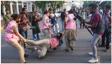 سپریم کورٹ کا پولیس سے سخت سوال: "عدالتی احاطے کے باہر دفعہ 163 کیسے نافذ کی گئی؟"