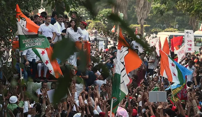 ایس آئی آر کے خلاف راہل گاندھی سمیت انڈیا بلاک کے 11 رہنما سپریم پہنچے کورٹ، عرضی دائر، جلد ہوگی سماعت