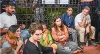 راہل اور پرینکا نے انڈیا گیٹ پر دھرنے پر بیٹھے انکیتا کے والدین سے ملاقات کی