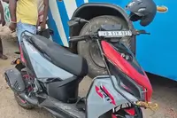شانتی پور میں ڈمپر کے پہیے تلے کچل کر اسکوٹی سوار سمیت دو افراد کی موت
