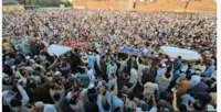 پشاور میں سکول کی چھت گِرنے سے 34 ہلاکتیں: 16 بچوں کی اجتماعی نماز جنازہ ادا کر دی گئی