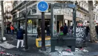 فرانس میں ہنگامے، سوشل میڈیا پر دلچسپ مناظر وائرل