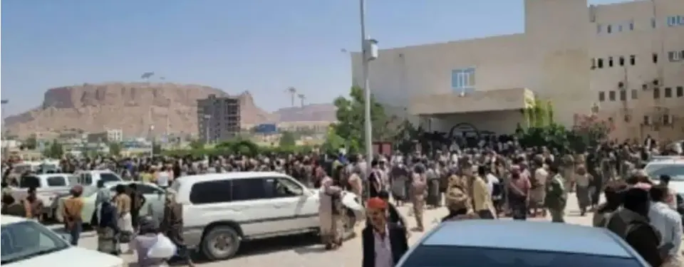 حوثی ملیشیا کے میزائل حملے میں 53 یمنی فوجی ہلاک، 200 زخمی