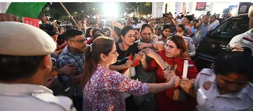 جمہوریت کی بحالی کا بگل: جمعہ کو دہلی میں بڑے مارچ کا اعلان، چیف الیکشن کمشنر کو ہٹانے کا مطالبہ!
