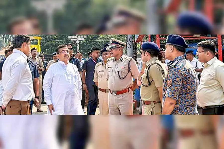 صرف سناتنی ہی مورتی کو چھو سکتے ہیں: شوبھندو کافرقہ وارانہ اعلان