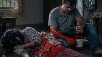 ٹیچر پر چاقو سے حملہ، گھر میں گھس کر وار کرنے کے بعد مبینہ عاشق نے زہر کھایا، خون آلود چاقو اپنے پیٹ میں بھی گھونپ لیا!