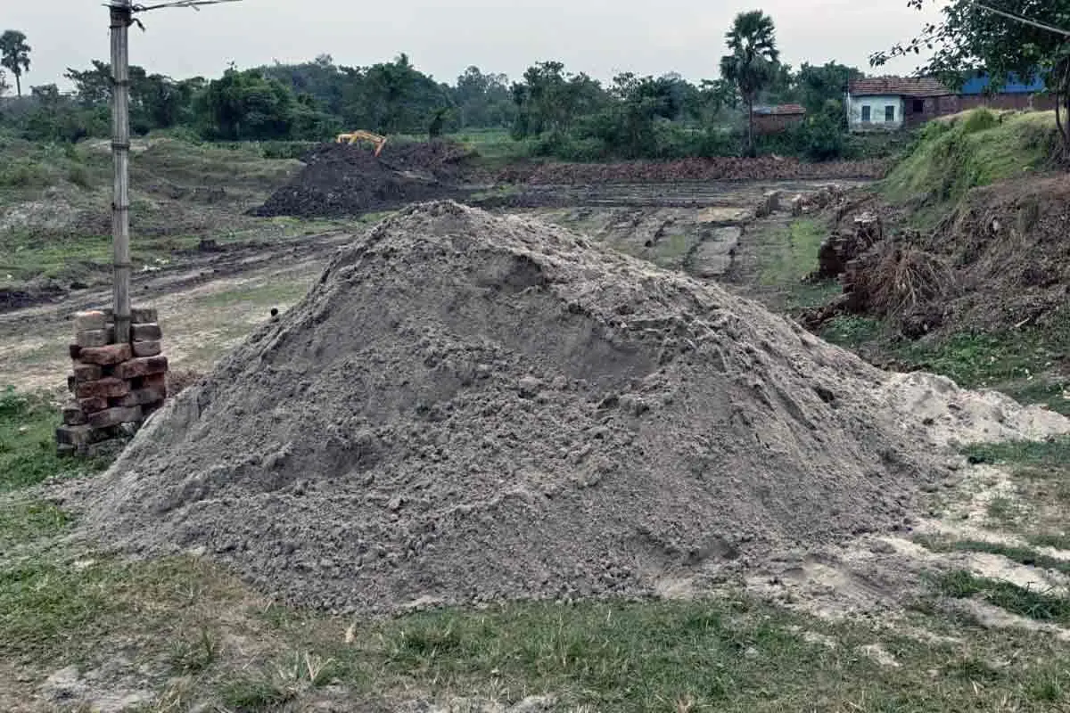گنگا سے بالو چوری کے الزام میں دو افراد گرفتار