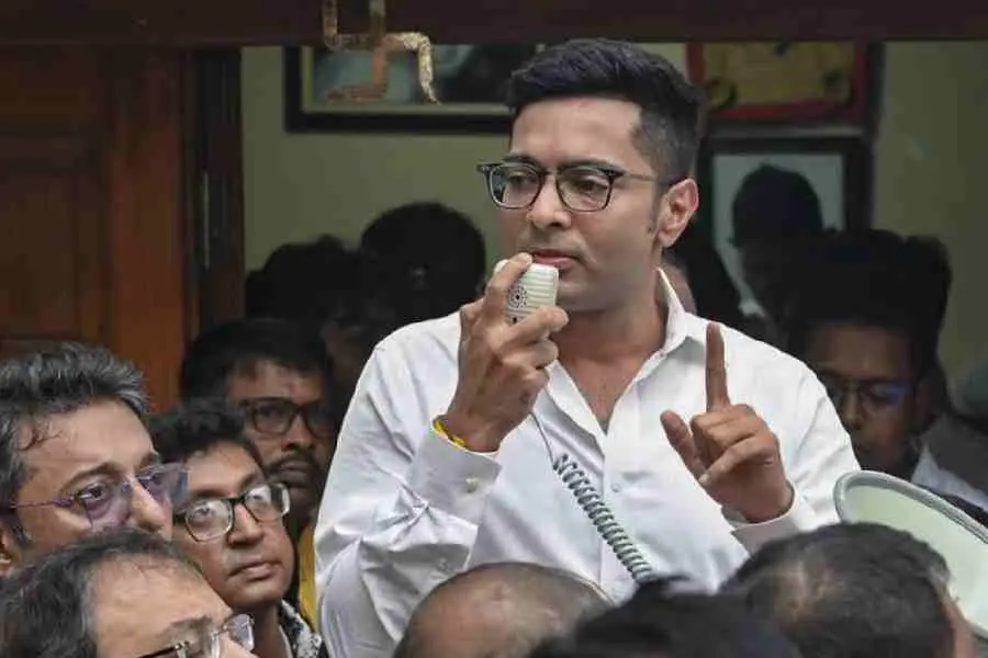 ابھیشیک بنرجی کی ایس آئی آر میں بے ضابطگیوں پر سپریم کورٹ سے نئے انتخابات کرانے کی اپیل