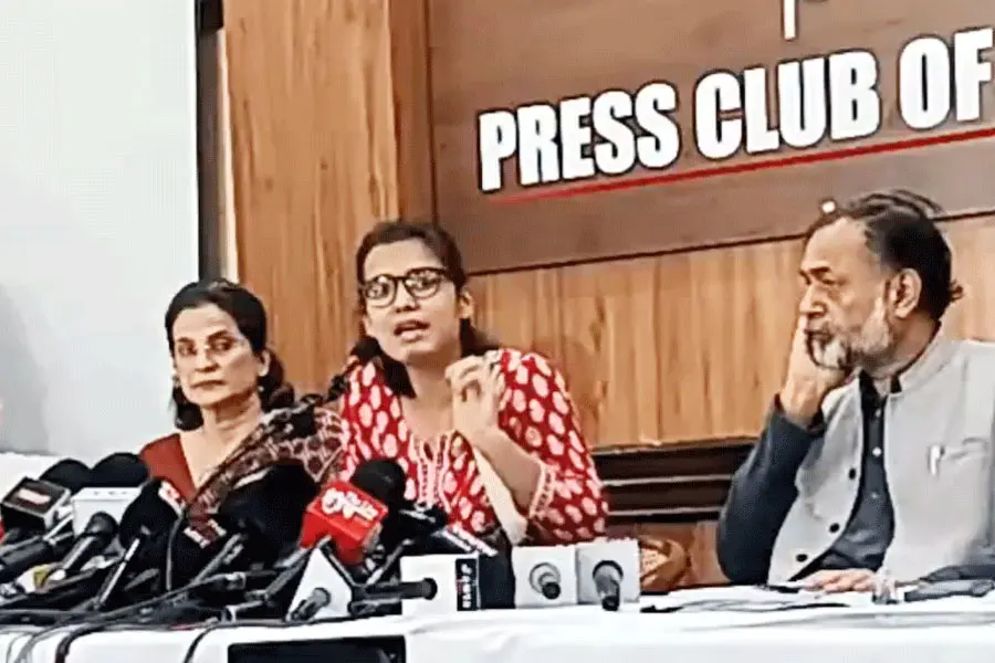 بنگال میں 16لاکھ ووٹروں کے اخراج پر الیکشن کمیشن خاموش