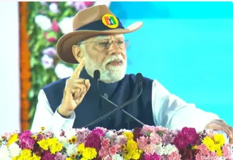اپوزیشن ملک کے لئے رکاوٹیں کھڑی کررہاہے ، پی ایم مودی نے کہا، "ذہنی نکسلیوں" سے عوام رہیں ہوشیار
